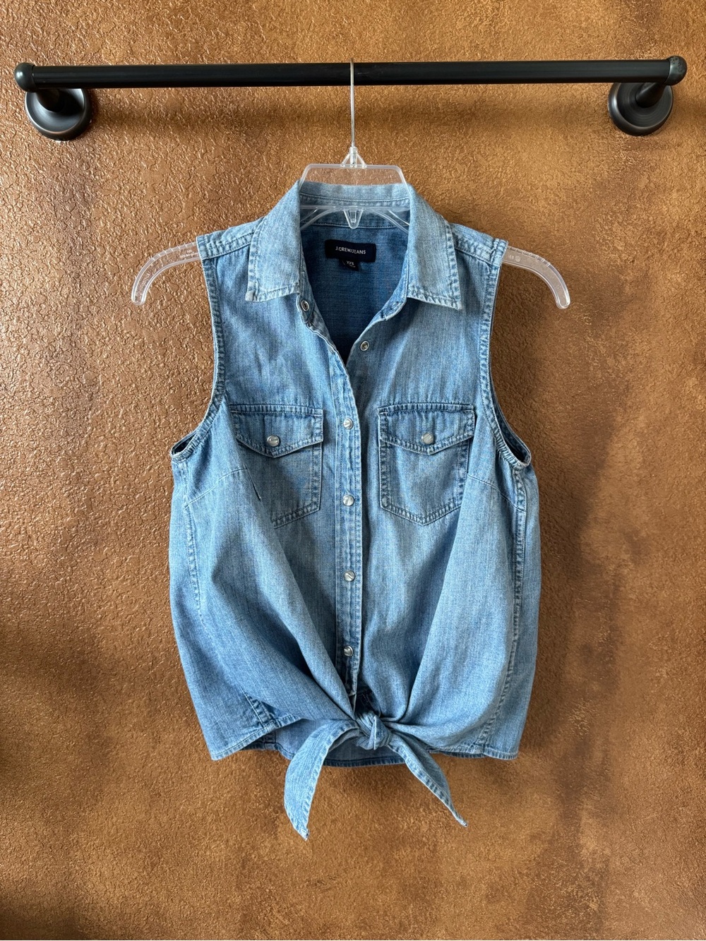 J Crew Women’s Blue Denim Sleeveless Western Pearl Snap Tie Front Shirt Size XXS - Picture 2 of 6